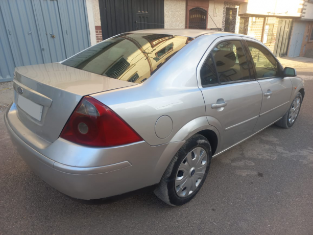 ford-mondeo-2002-big-2