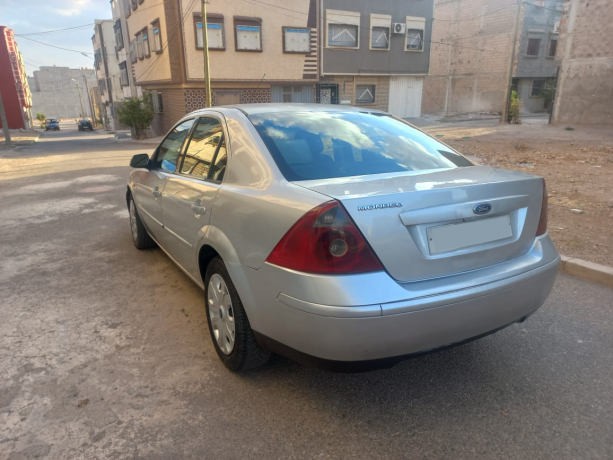 ford-mondeo-2002-big-3