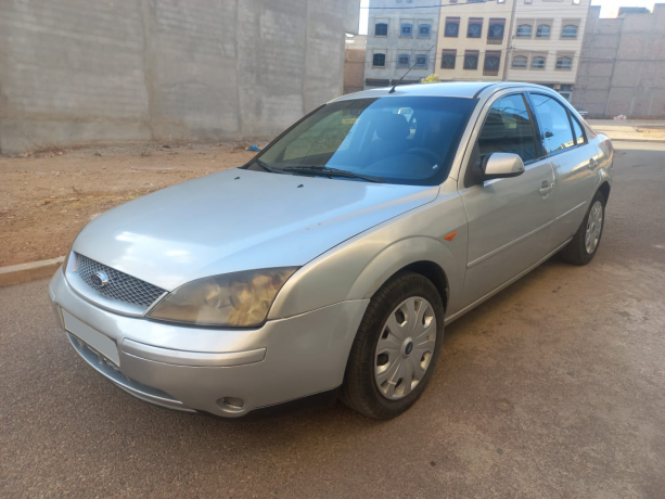 ford-mondeo-2002-big-0